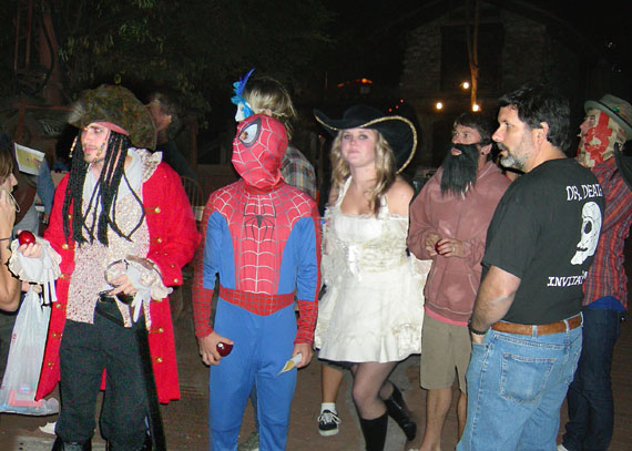 Trick or treaters at Rubel Castle, 2006. pharmtrickrtreat_061031.002